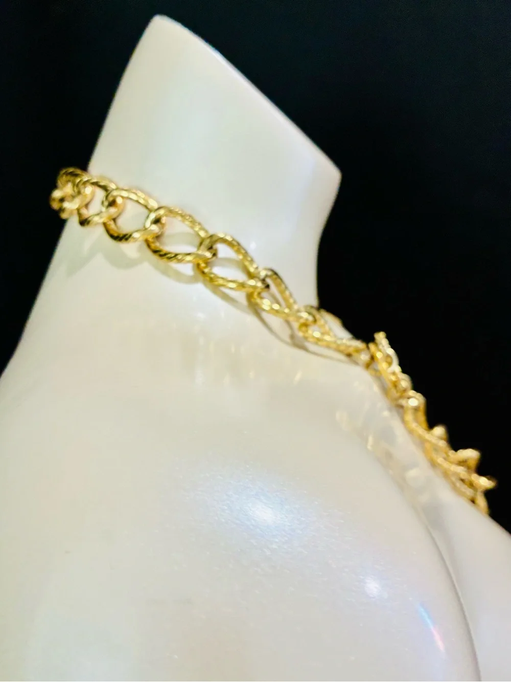 VTG Bold Dramatic Gold-Tone Textured Link Necklace Women’s Trending Jewelry 172g